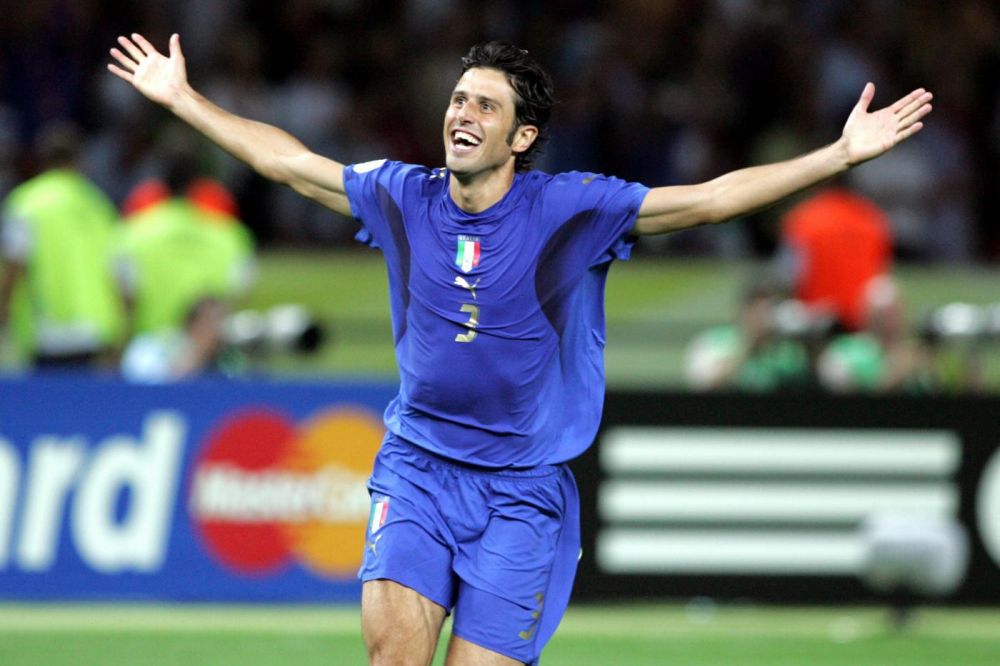 麦克马纳曼：希望范戴克和罗伯逊与萨拉赫聊聊，争取解决问题（麦克马纳曼建议范戴克、罗伯逊与萨拉赫沟通，力争化解问题）