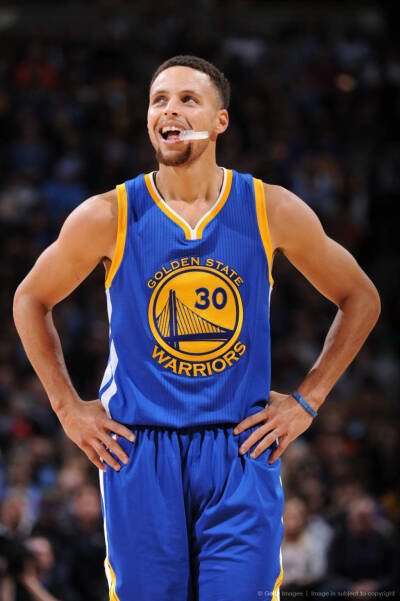 科莫2-0萨索洛连续12场不败，莫雷诺破门，尼科-帕斯献助攻（莫雷诺破门尼科-帕斯助攻，科莫2-0萨索洛豪取12场不败）