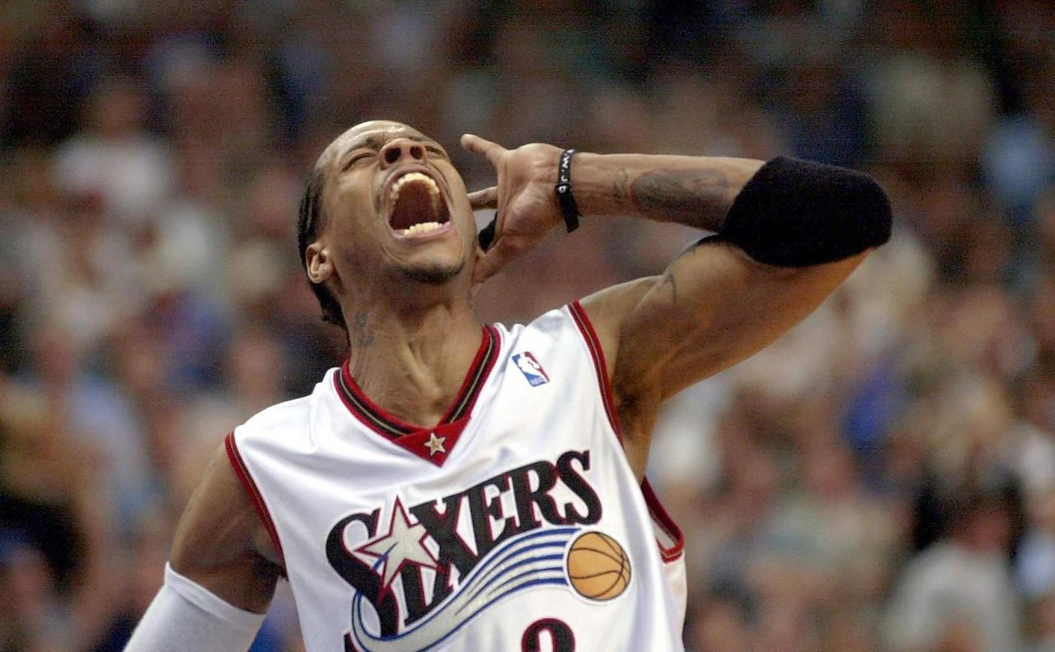 阿森纳新赛季第二客场球衣发布：灵感来自海布里球场（阿森纳发布新赛季二客球衣：灵感源自海布里球场）