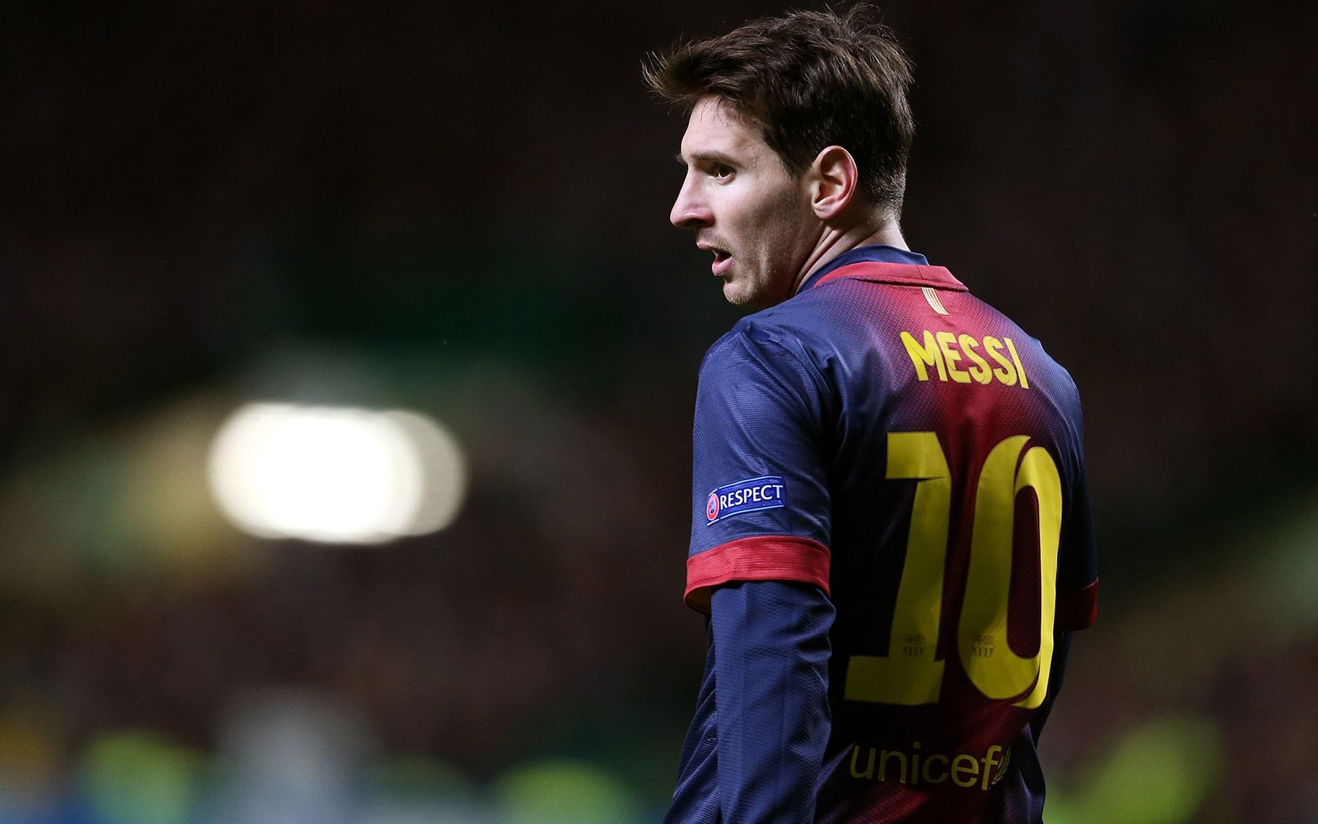 记者：兰克尔-泽经常在赛前要钱，首发迟迟不定也有他的原因（记者称兰克尔-泽屡次在赛前索要费用，首发迟迟未定也与他有关）