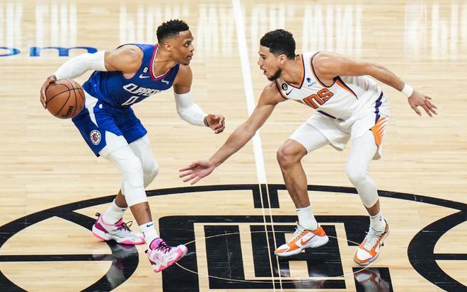 湖人浓眉哥篮下统治助力球队获胜（浓眉内线制霸，助湖人拿下胜利）