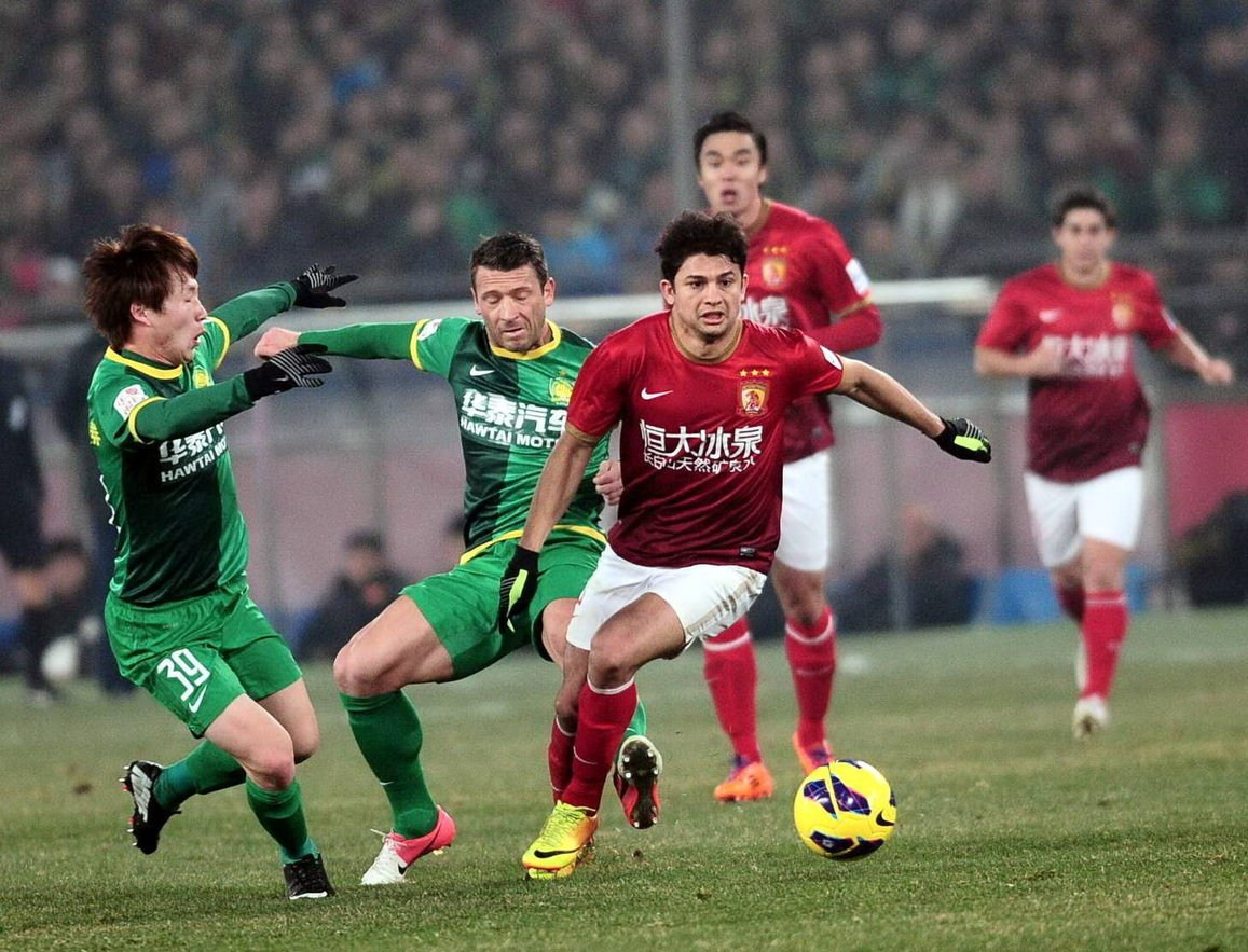 梅西在世界杯踢欧洲球队6进球6助攻！C罗踢南美是0进球0助攻！（世界杯数据：梅西对欧洲队6球6助，C罗对南美0球0助）